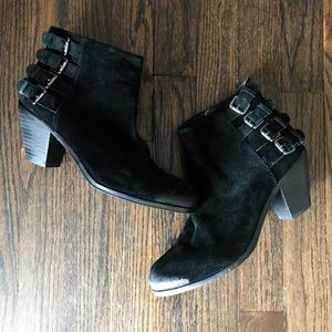 ⬇️Sam Edelman Black Buckle Distressed Bootie